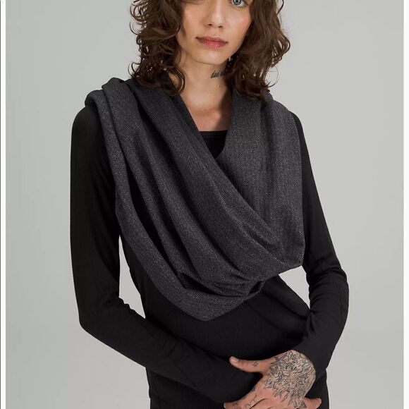 Lululemon customizable snap scarf - Picture 5 of 7